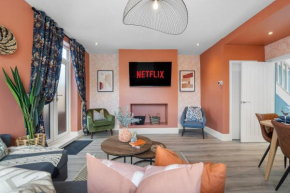 WORK CONTRACTORS SPECIAL OFFER! 4-BR Cosy Spacious House with Parking, Central Bolton, Links to Manchester, Sleeps 11 - by Blue Puffin Stays